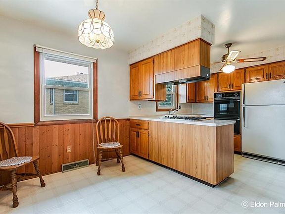 3rd image of 802 Tamarack Ave NW