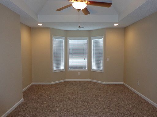 5th image of 405 Wood Chase Ln