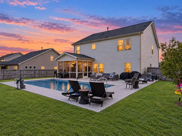 1205 Windrose Dr, Fuquay Varina, NC 27526