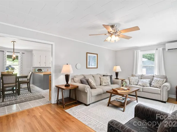 255 Chestnut Hill Rd, Burnsville, NC 28714