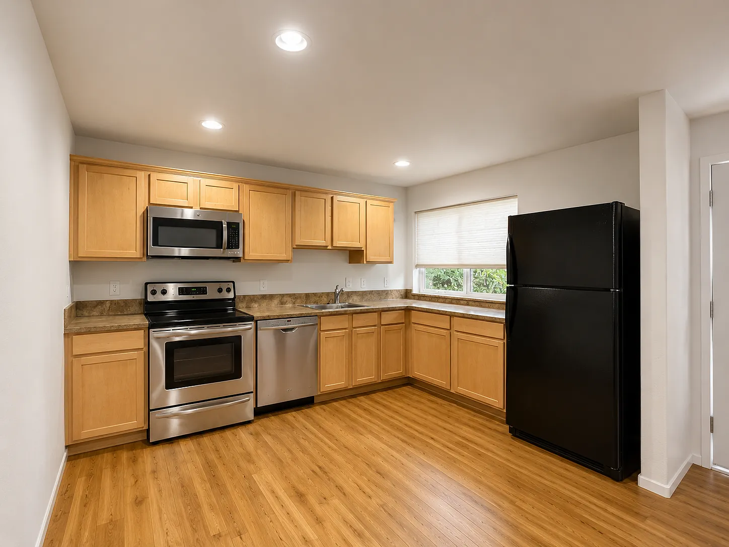3 bed, 1213 sqft, $2,295 — Photo 4