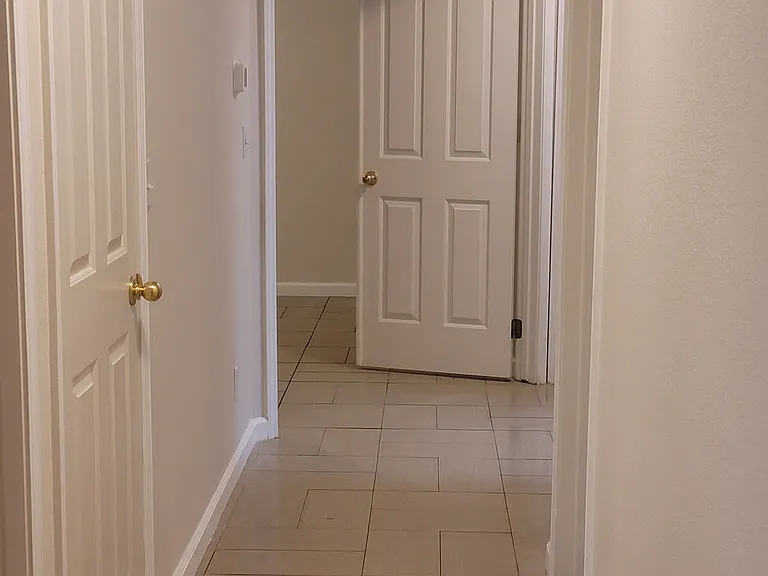 1033 Harbor Ct — Photo 10