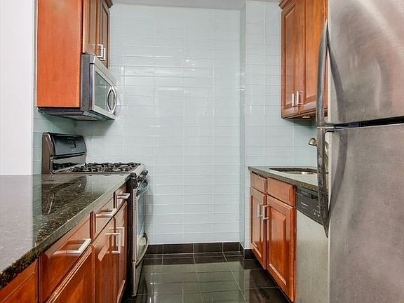 4th image of 4-74 48th Ave APT 7M