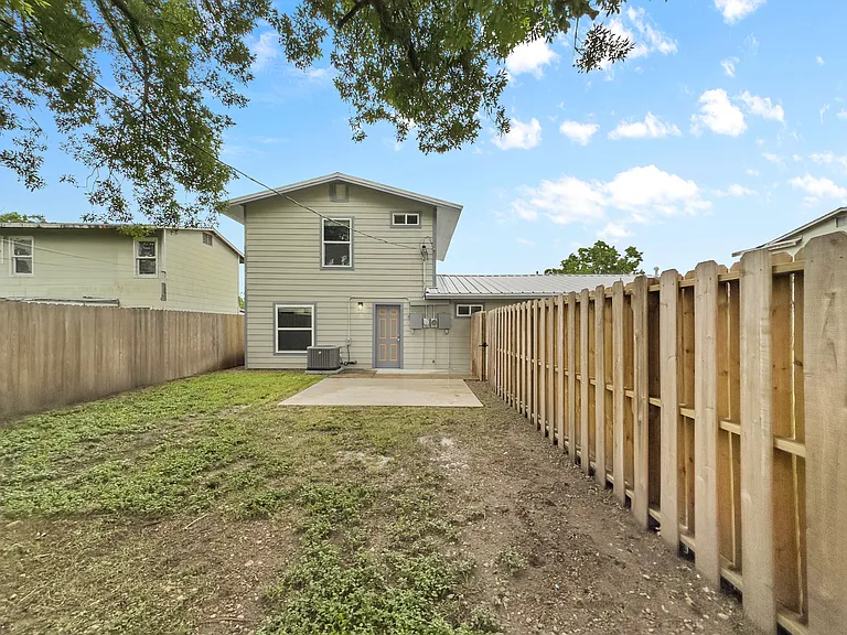 3102 Wildwood St #B — Photo 4
