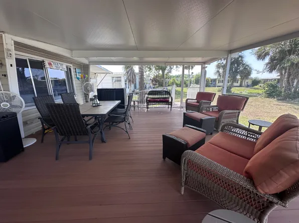 875 Lacosta Ln, North Fort Myers, FL 33917