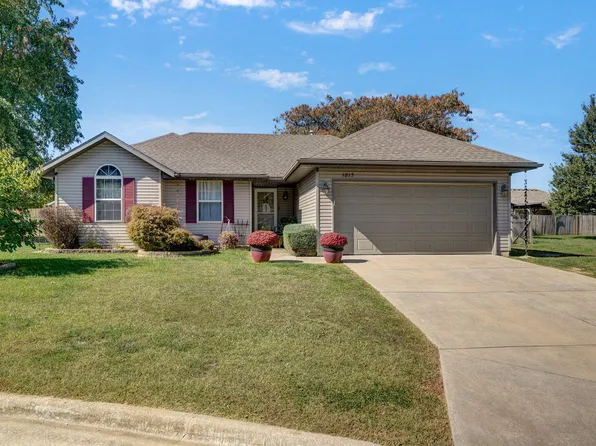 1813 Edgewood Drive, Aurora, MO 65605