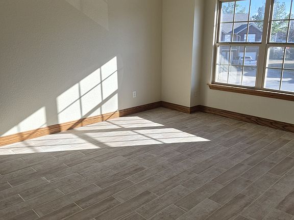 4th image of 2899 Meridian Pl #B
