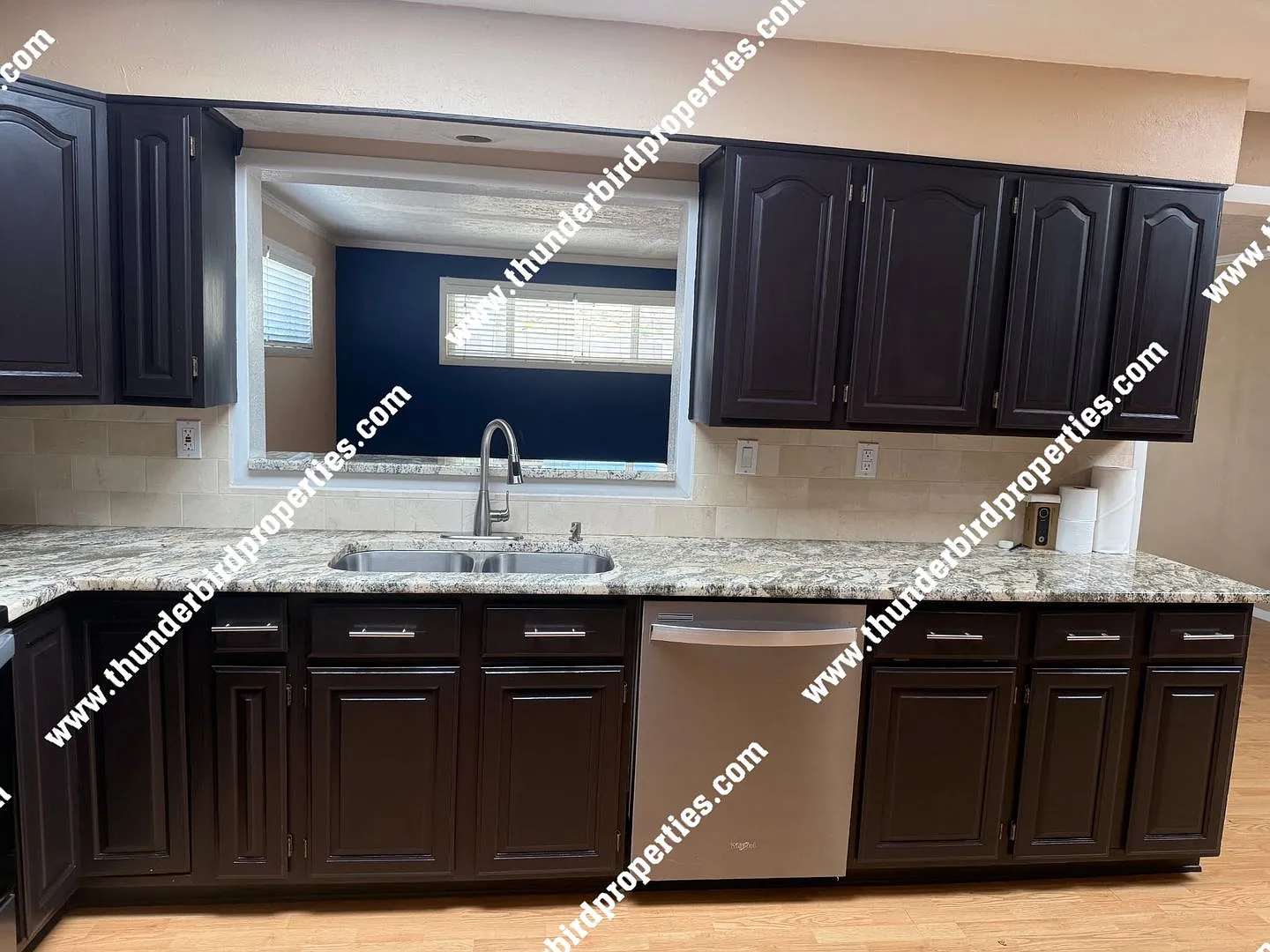 Available NOW!! Located in the NE heights. — Photo 4