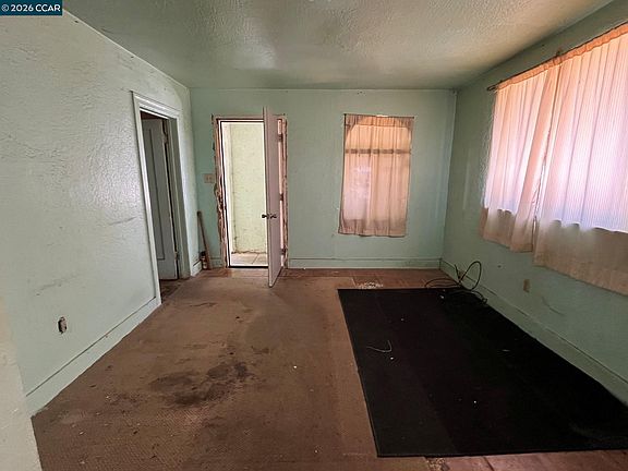 3rd image of 196 N Bella Monte Ave
