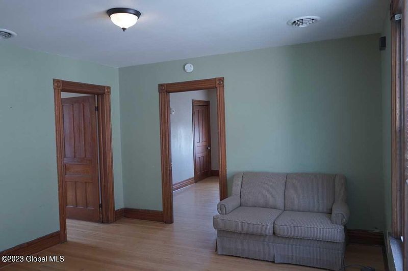 3rd image of 1017-1019 Mathews Avenue