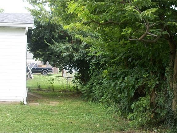 4th image of 393 Dunroven St