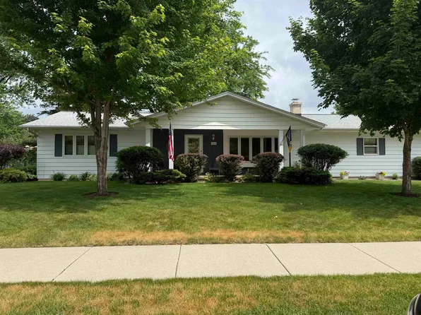 1004 Sunfield St, Sun Prairie, WI 53590