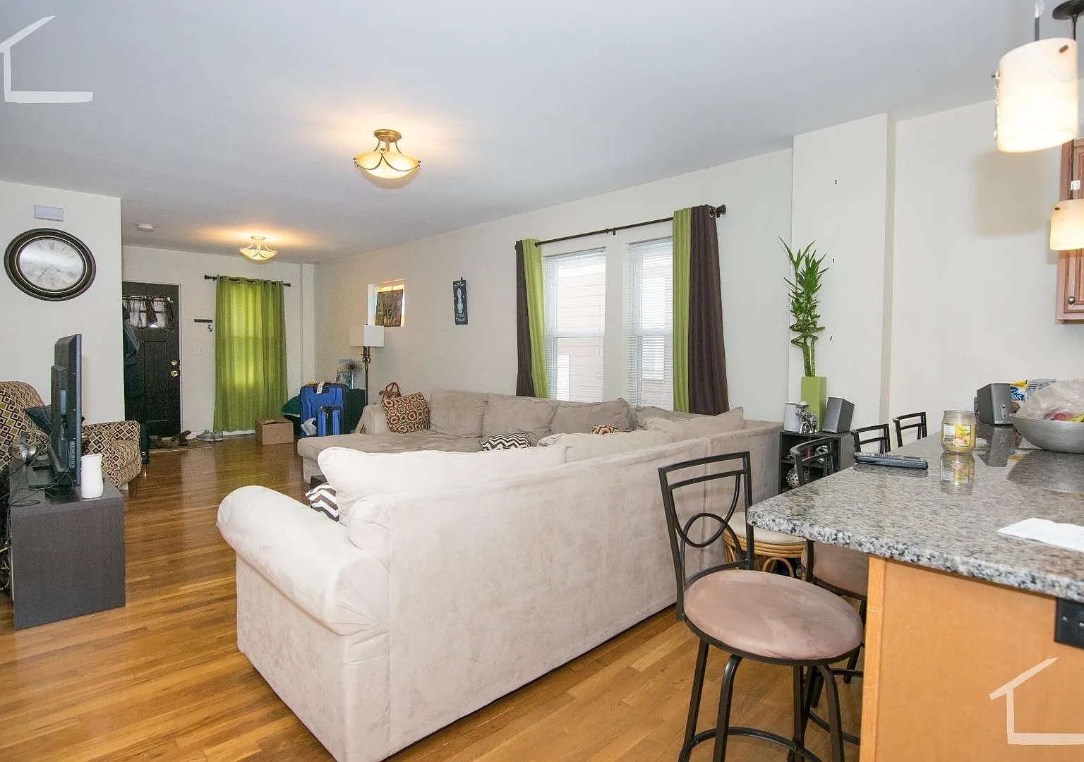 Beautiful 3 bed in a prime location in Watertown. — Photo 1