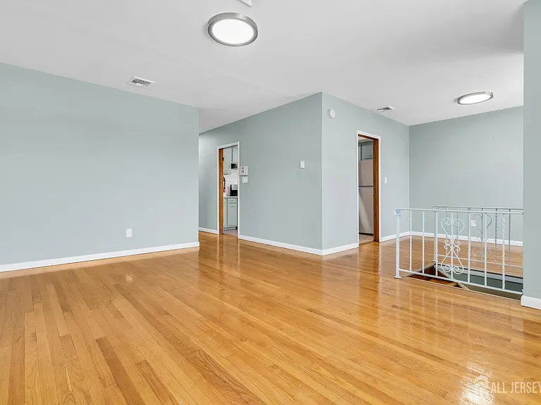 287 E Smith St — Photo 31