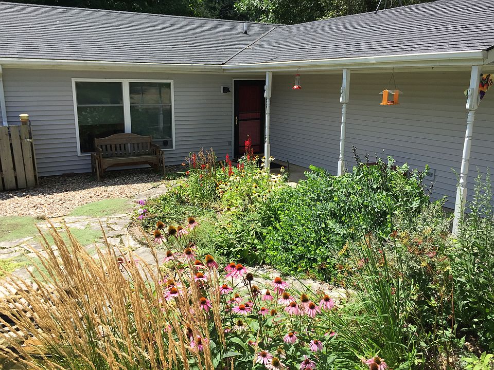 2nd image of 120 Monterey Trl