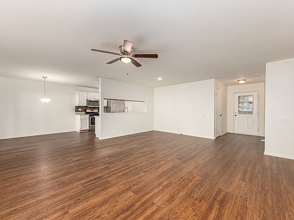 5th image of 112 Oakton Ln