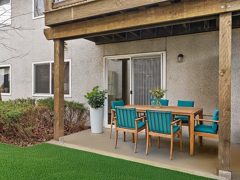 Palisades Apartments - Deck Staged Palisades Apartments - Deck Staged