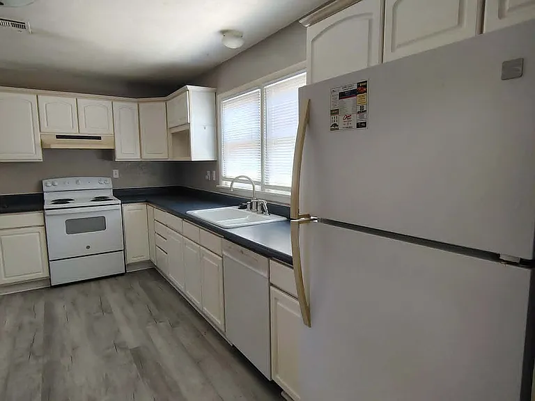 211 W High St #211 — Photo 7
