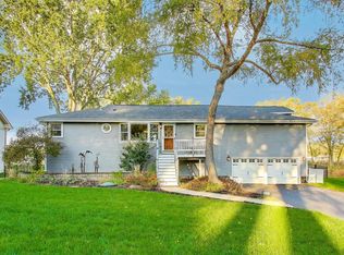 23490 N Spring Dr, Barrington, IL 60010