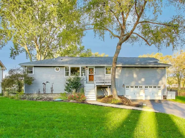 23490 N Spring Dr, Barrington, IL 60010