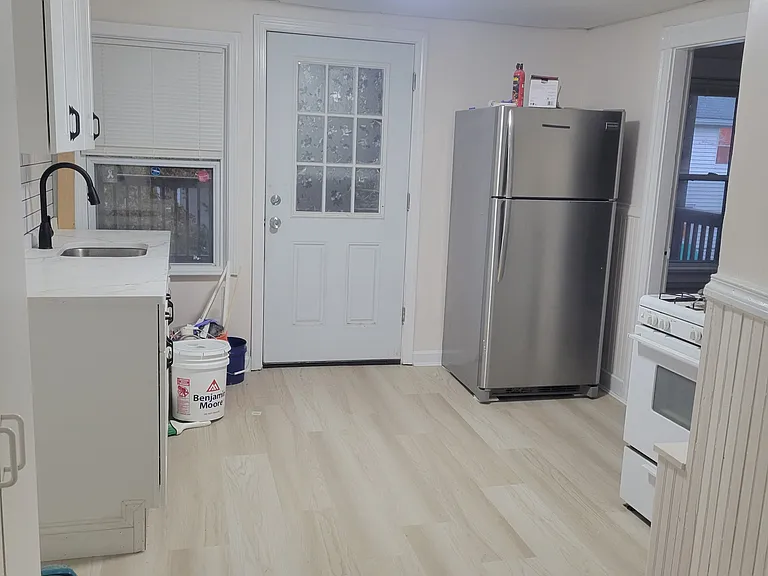 293 Grove Ave #2 — Photo 2