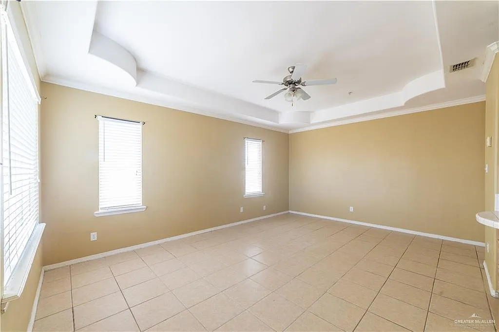 3 bed, 1300 sqft, $1,100 — Photo 4