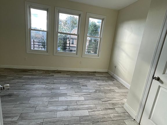 2nd image of 214 Columbia Ave APT 2R