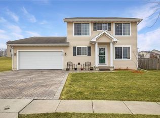 6807 Sweetwater Dr, Des Moines, IA 50320