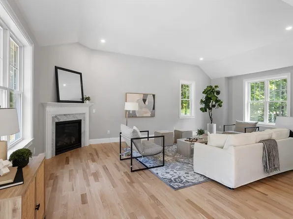 181 Foster St, Littleton, MA 01460