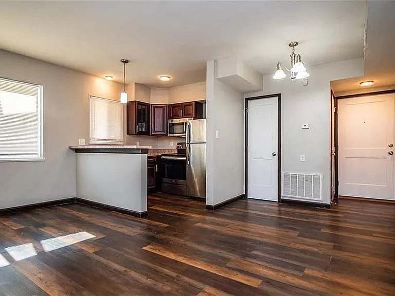 1433 SW Lincoln St — Photo 2