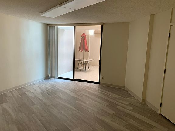 Main Bedroom with lanai