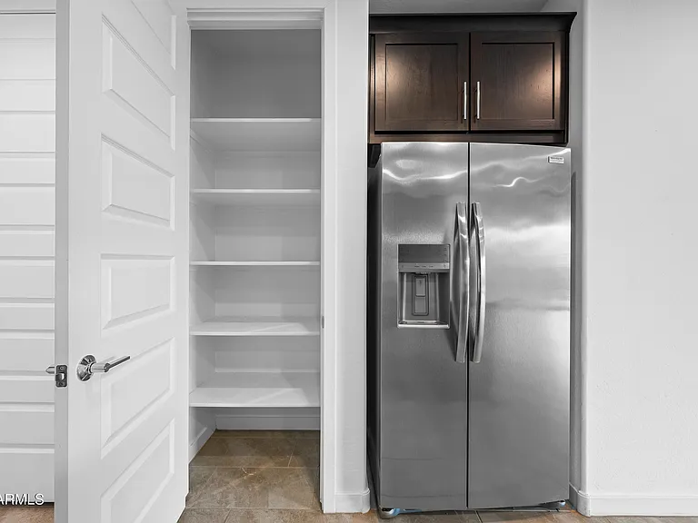 8911 W Solano Dr — Photo 11