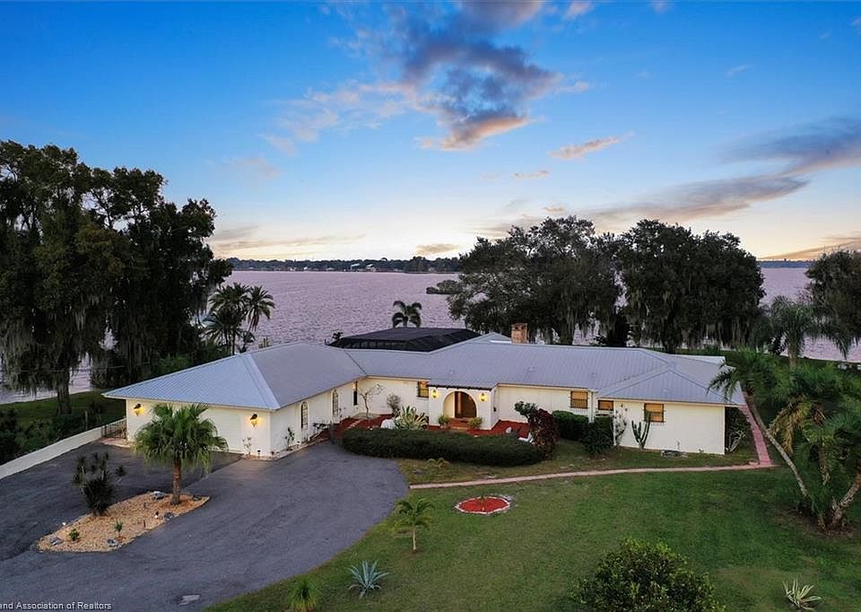 1st image of 4201 Lakeview Dr
