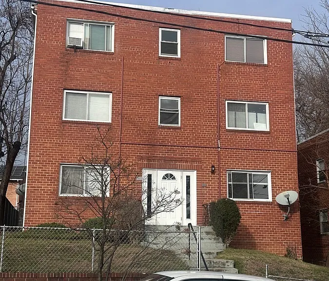 430 Brandywine St SE #102 — Photo 1