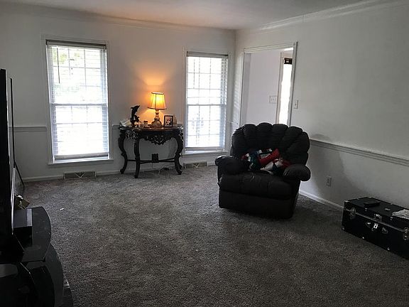 4th image of 1643 Springdale Dr