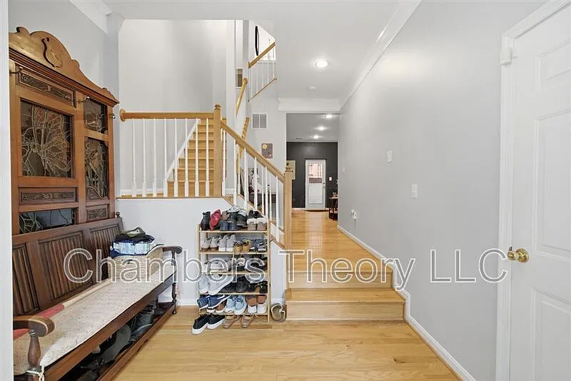 3 bed, 3.0 bath, 1628 sqft, $3,000 — Photo 3
