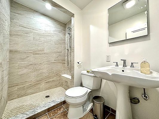 4th image of 292 20th St #1A