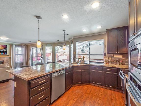 3rd image of 5105 Castlemaine Dr