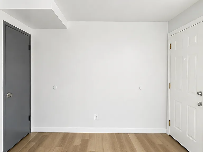 703 Woodford Ave N — Photo 25