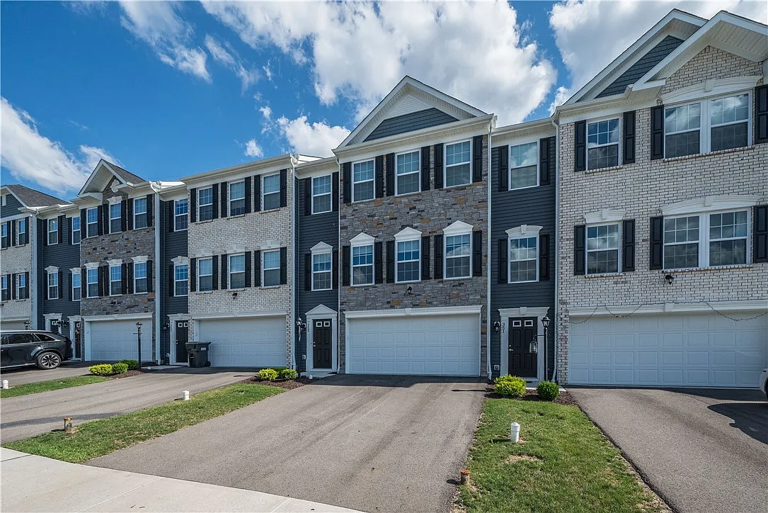 3 bed, 2.5 bath, 2252 sqft, $3,495 — Photo 3