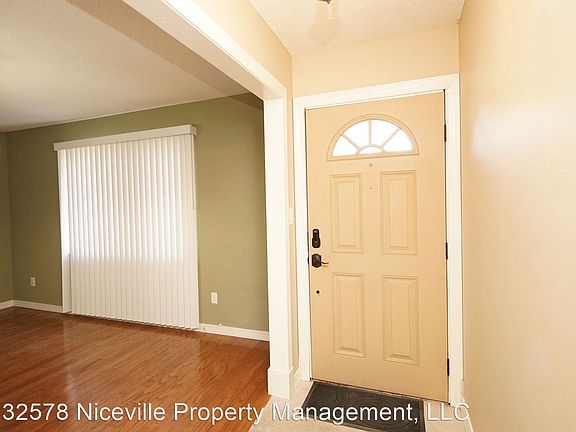 3rd image of 611 Nassau Dr