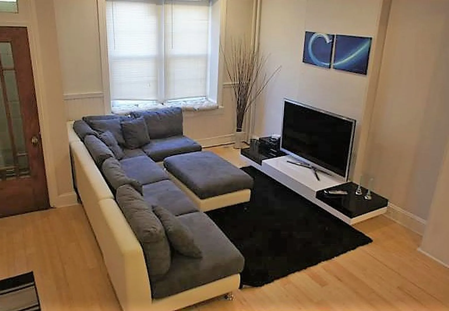 Stunning 4-Bedroom Townhouse in the Heart of Manayunk! Available NOW! — Photo 2