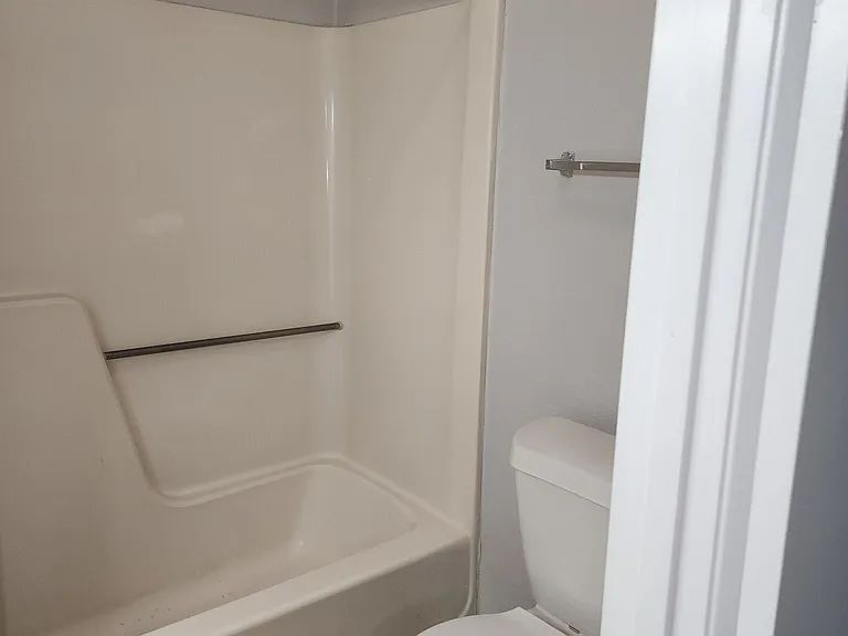 820 Meadow Glen Ave #D — Photo 15