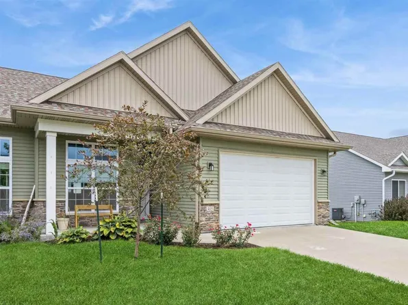 405 Ridge View Dr, West Branch, IA 52358