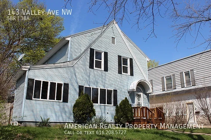 143 Valley Ave NW