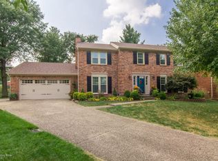 704 Greenvalley Cir, Douglass Hills, KY 40243