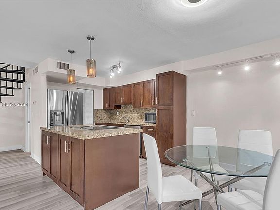 5th image of 2981 Bird Ave #10