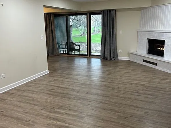 710 Saint Andrews Ln APT 10, Crystal Lake, IL 60014