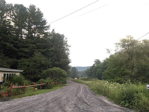 5th image of 74 Burelli Farm Dr