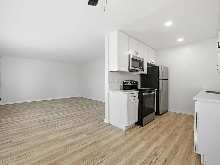 4559 Campus Ave #10 — Photo 2